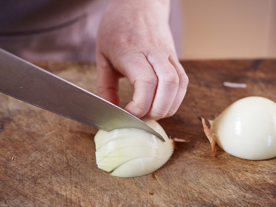 Using the claw  on an onion