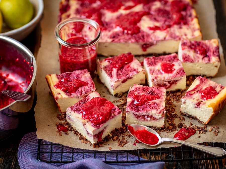 Cheesecake with fresh raspberries